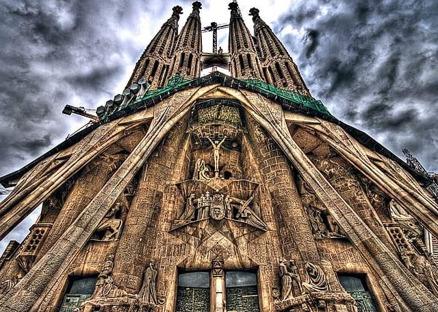la sagrada familia wallpaper preview